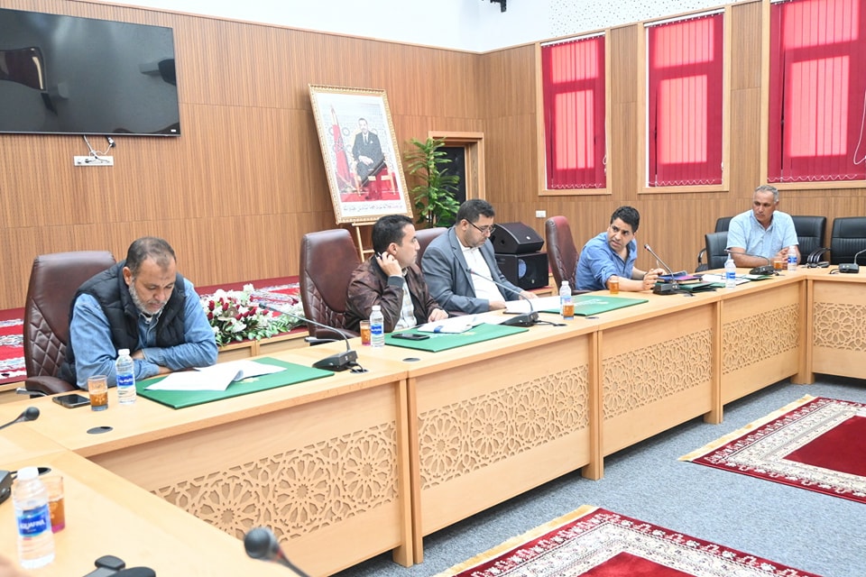 مجلس عمالة إنزكان أيت ملول يناقش مراحل تنفيذ مشروع السقي الجماعي بدوار البيض