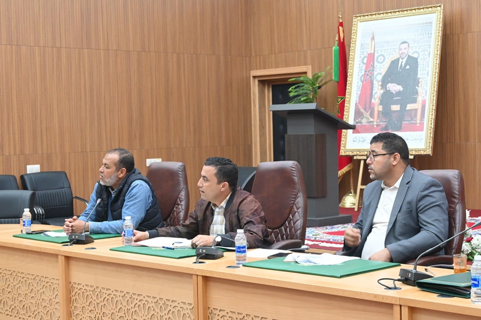 مجلس عمالة إنزكان أيت ملول يناقش مراحل تنفيذ مشروع السقي الجماعي بدوار البيض
