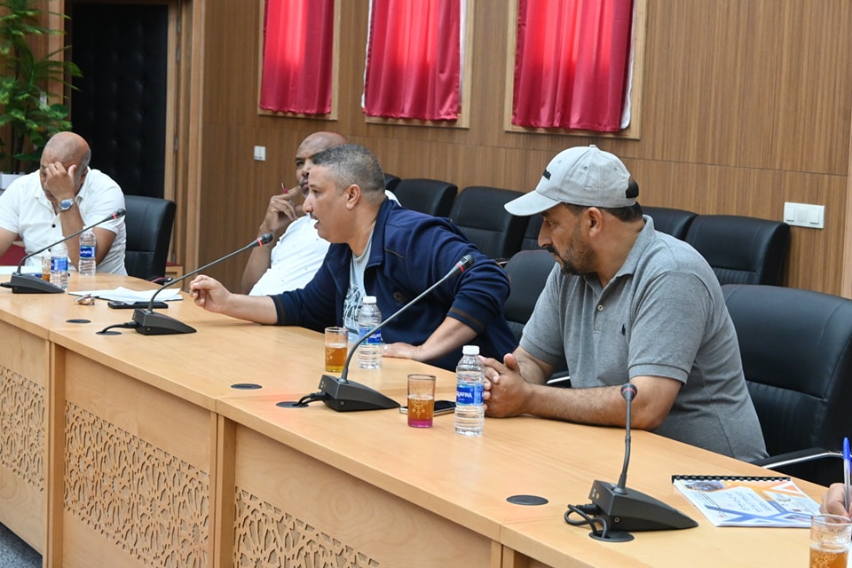 اجتماع لتدارس سبل تعزيز مرفق النقل المدرسي بجماعتي التمسية وأولاد داحو
