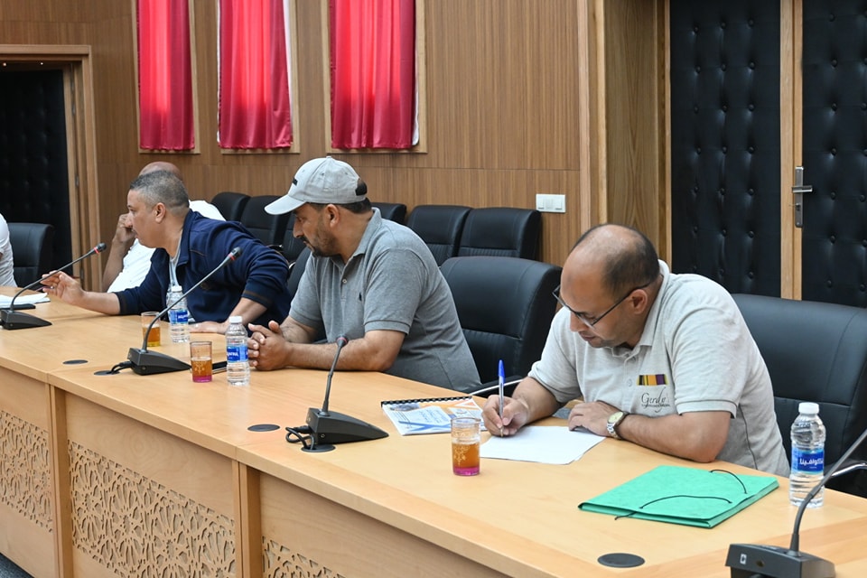 اجتماع لتدارس سبل تعزيز مرفق النقل المدرسي بجماعتي التمسية وأولاد داحو
