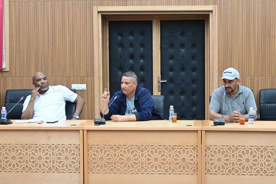 اجتماع لتدارس سبل تعزيز مرفق النقل المدرسي بجماعتي التمسية وأولاد داحو
